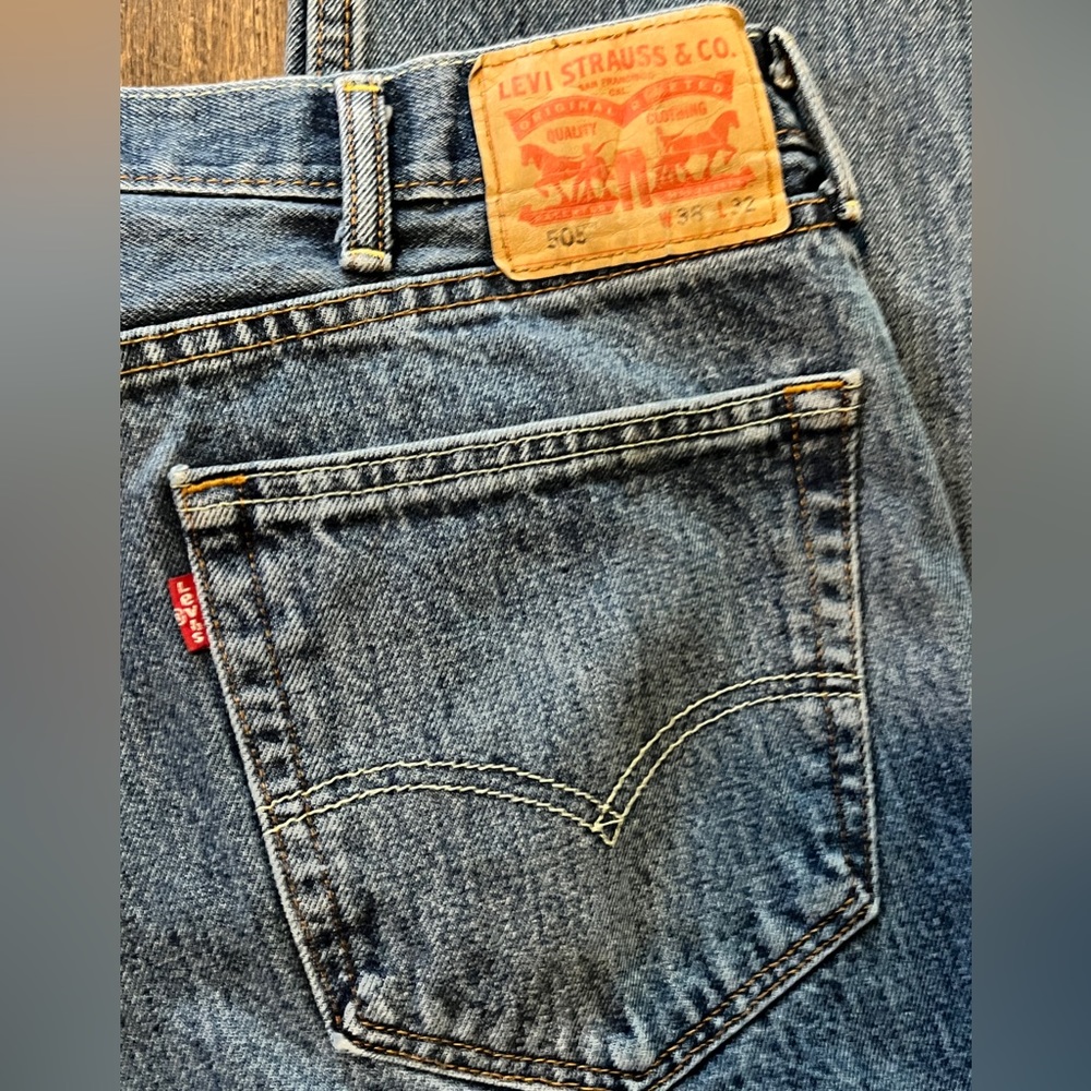 Vintage Levi’s 505 Straight Leg Regular Fit 38x32 Jeans 1996 Mens Red Tab